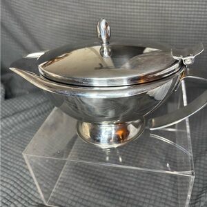 Sleek Stainless Steel Gravy Boat with Lid